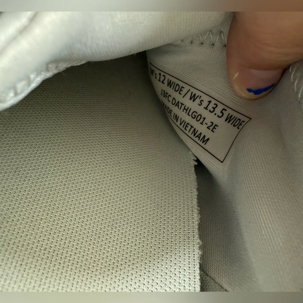 Kizik shoes in light grey wide‎ width